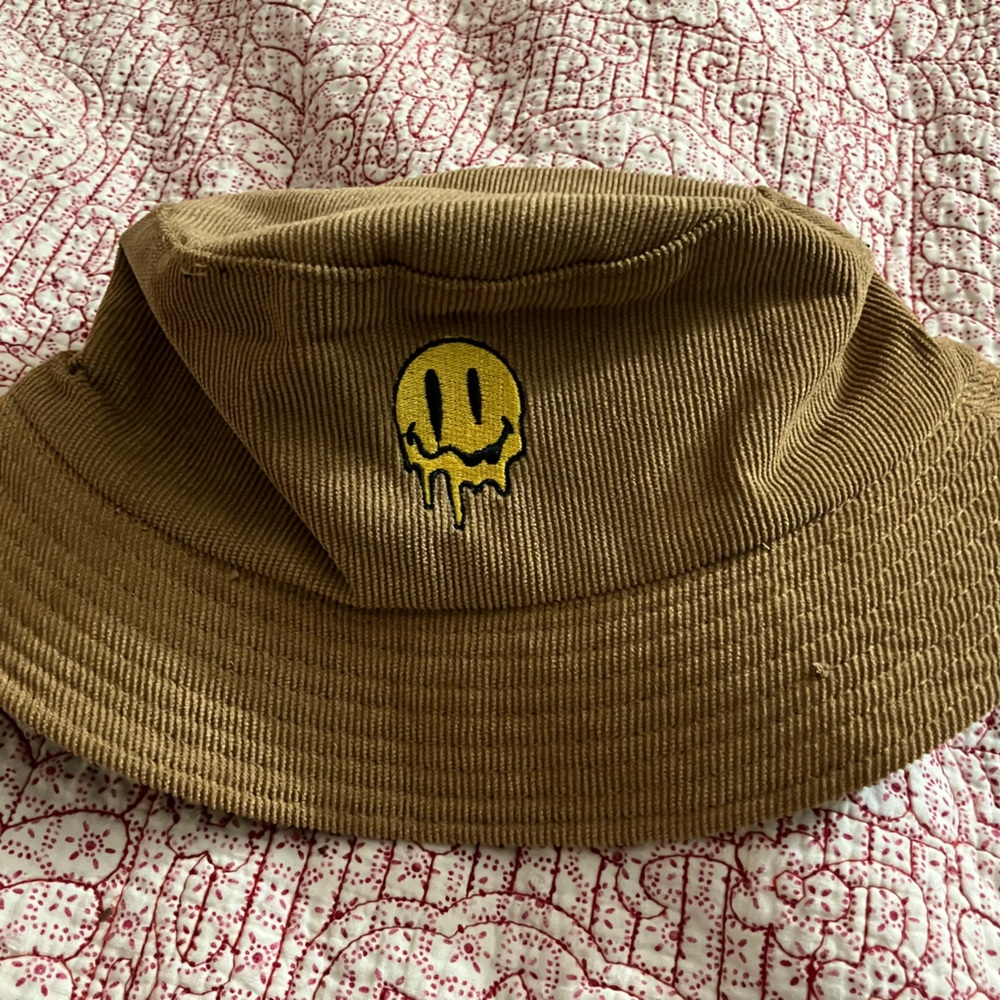 Bucket hat